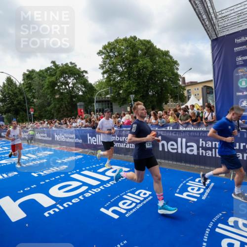 29.06.2025 - hella hamburg halbmarathon Zöllner http://msf.ph/oto/8407321 29.06.2025 10:42:14 Ziel 1441, 5682, 7765, 9365, 10216, 12098, 13709, 14899, 16626, 16677, 17182, 17363, 18772, 18802 meine-sportfotos.de
