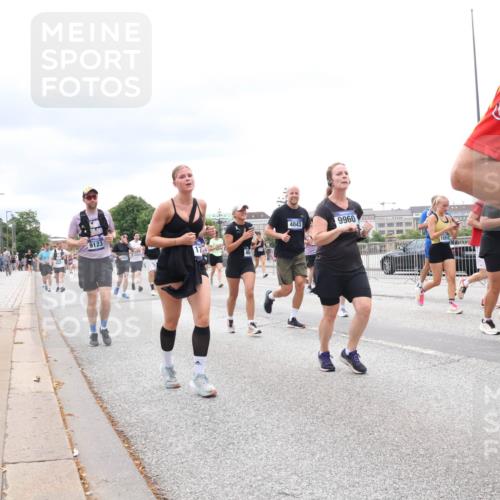 29.06.2025 - hella hamburg halbmarathon Lena Gebhardt http://msf.ph/oto/8407331 29.06.2025 10:58:52 Lombardsbrücke 9123, 17, 4043, 9960, 1591, 9982, 1326, 1365, 1380, 1514, 1646, 1751, 2057, 2449, 2621, 2649, 2929, 3231, 3373, 3416, 3565, 3868, 3966, 4042, 4043, 4225, 4294, 4312, 4577, 4648, 5016, 5159, 5211, 5400, 5655, 5732, 5988, 6010, 6167, 6301, 6330, 6341, 6554, 6588, 6599, 6633, 6638, 6702, 6927, 7095, 7096, 7443, 7870, 7933, 7957, 7967, 8489, 8544, 8545, 8547, 8592, 8631, 8701, 8752, 8932, 9221, 9225, 9563, 9889, 9960, 9982, 10498 meine-sportfotos.de