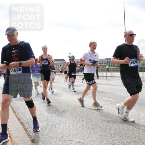 29.06.2025 - hella hamburg halbmarathon Lena Gebhardt http://msf.ph/oto/8407334 29.06.2025 10:41:26 Lombardsbrücke 11686, 5689, 8385, 18, 16846, 1314, 1317, 1509, 1536, 1542, 1623, 1731, 2153, 2229, 2258, 2805, 3344, 3532, 3533, 3623, 4234, 4412, 4415, 4541, 4610, 4638, 4787, 5086, 5225, 5549, 5688, 5689, 5928, 5942, 6088, 6250, 6450, 6474, 6793, 6842, 6894, 7022, 7023, 7661, 7821, 7829, 7968, 8004, 8162, 8163, 8293, 8385, 8586, 8751, 8769, 8848, 8878, 8992, 9962, 10181, 10269, 10348, 10407, 10483, 10644, 10835, 11011, 11166 meine-sportfotos.de