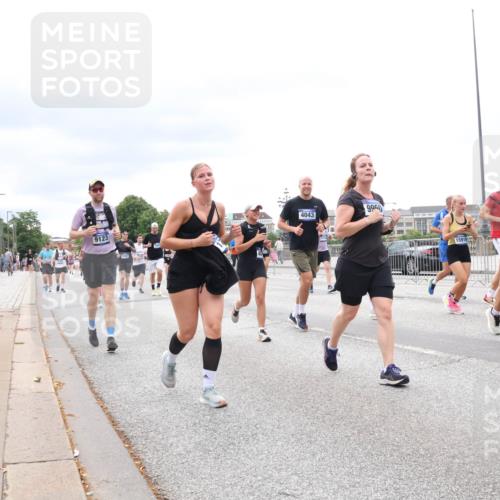29.06.2025 - hella hamburg halbmarathon Lena Gebhardt http://msf.ph/oto/8407386 29.06.2025 10:58:52 Lombardsbrücke 9123, 4043, 9940, 15919, 998, 1326, 1365, 1380, 1514, 1646, 1751, 2057, 2449, 2621, 2649, 2929, 3231, 3373, 3416, 3565, 3868, 3966, 4042, 4043, 4225, 4294, 4312, 4577, 4648, 5016, 5159, 5211, 5400, 5655, 5732, 5988, 6010, 6167, 6301, 6330, 6341, 6554, 6588, 6599, 6633, 6638, 6702, 6927, 7095, 7096, 7443, 7870, 7933, 7957, 7967, 8489, 8544, 8545, 8547, 8592, 8631, 8701, 8752, 8932, 9221, 9225, 9563, 9889, 9960, 9982, 10498 meine-sportfotos.de