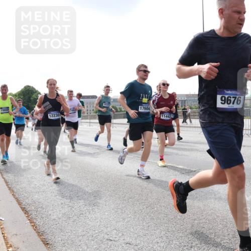 29.06.2025 - hella hamburg halbmarathon Lena Gebhardt http://msf.ph/oto/8407388 29.06.2025 10:16:46 Lombardsbrücke 15658, 11333, 9332, 1785, 12230, 17604, 11442, 9676, 1117, 1212, 1240, 1244, 1331, 1403, 1553, 1599, 1602, 1825, 2225, 2347, 2912, 3030, 3088, 3156, 3176, 3450, 3484, 3622, 3648, 3687, 4478, 4583, 5036, 5037, 5294, 6024, 6328, 6488, 6742, 6941, 6948, 7114, 7115, 7158, 7257, 7345, 7358, 7360, 7376, 7753, 7924, 7928, 8263, 8295, 8317, 8513, 8597, 8619, 8645, 8707, 8847, 8857, 9091, 9208, 9332, 9492, 9628, 9664, 9676, 9810, 10076, 10139, 10141, 10232, 11344, 11345 meine-sportfotos.de