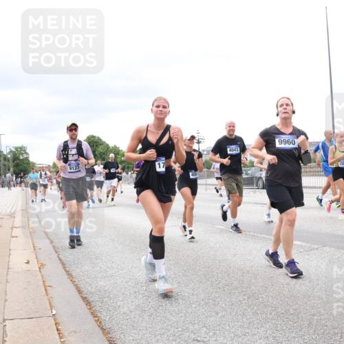 29.06.2025 - hella hamburg halbmarathon Lena Gebhardt http://msf.ph/oto/8407411 29.06.2025 10:58:52 Lombardsbrücke 9123, 17, 404, 4043, 9960, 998, 15919, 1326, 1365, 1380, 1514, 1646, 1751, 2057, 2449, 2621, 2649, 2929, 3231, 3373, 3416, 3565, 3868, 3966, 4042, 4043, 4225, 4294, 4312, 4577, 4648, 5016, 5159, 5211, 5400, 5655, 5732, 5988, 6010, 6167, 6301, 6330, 6341, 6554, 6588, 6599, 6633, 6638, 6702, 6927, 7095, 7096, 7443, 7870, 7933, 7957, 7967, 8489, 8544, 8545, 8547, 8592, 8631, 8701, 8752, 8932, 9221, 9225, 9563, 9889, 9960, 9982, 10498 meine-sportfotos.de