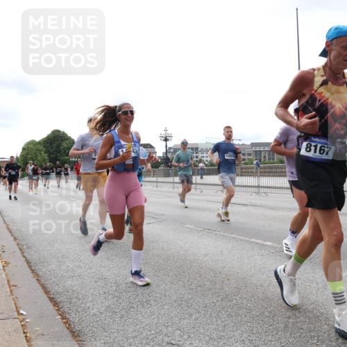 29.06.2025 - hella hamburg halbmarathon Lena Gebhardt http://msf.ph/oto/8407433 29.06.2025 10:24:36 Lombardsbrücke 12070, 8167, 1005, 1009, 1064, 1352, 1389, 1395, 2108, 2132, 2249, 2280, 2477, 2944, 3053, 3099, 3113, 3132, 3285, 3421, 3579, 3786, 4111, 4162, 4221, 4444, 4464, 4684, 4719, 4993, 5126, 5138, 5829, 5830, 6261, 6478, 6524, 6526, 6570, 7528, 7920, 7975, 8167, 8187, 8297, 9063, 10907, 11651, 11816, 11817, 12070, 12210, 12303, 13111, 13113, 13380, 13573, 13638, 13711, 14143, 14898, 15124, 15975, 17535 meine-sportfotos.de