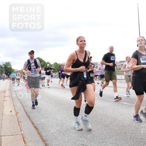 29.06.2025 - hella hamburg halbmarathon Lena Gebhardt http://msf.ph/oto/8407442 29.06.2025 10:58:53 Lombardsbrücke 9123, 4043, 9960, 159, 3752, 1326, 1365, 1380, 1514, 1646, 1751, 2057, 2449, 2621, 2649, 2929, 3231, 3373, 3416, 3565, 3868, 3966, 4042, 4043, 4225, 4294, 4312, 4577, 4648, 5016, 5159, 5211, 5400, 5655, 5732, 5988, 6010, 6167, 6301, 6330, 6341, 6554, 6588, 6599, 6633, 6638, 6702, 6927, 6969, 7095, 7096, 7443, 7870, 7933, 7957, 7967, 8489, 8544, 8545, 8547, 8592, 8631, 8701, 8752, 8932, 9221, 9225, 9563, 9889, 9960, 9982, 10498 meine-sportfotos.de