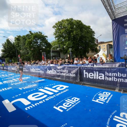 29.06.2025 - hella hamburg halbmarathon Zöllner http://msf.ph/oto/8407449 29.06.2025 10:14:34 Ziel 19227 meine-sportfotos.de
