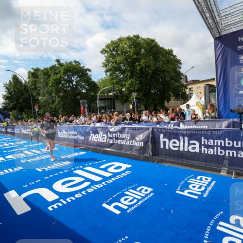 29.06.2025 - hella hamburg halbmarathon Zöllner http://msf.ph/oto/8407461 29.06.2025 10:14:34 Ziel 19227 meine-sportfotos.de