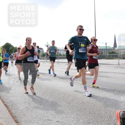 29.06.2025 - hella hamburg halbmarathon Lena Gebhardt http://msf.ph/oto/8407464 29.06.2025 10:16:46 Lombardsbrücke 15658, 12230, 9332, 2025, 17604, 11442, 1117, 1212, 1240, 1244, 1331, 1403, 1553, 1599, 1602, 1825, 2225, 2347, 2912, 3030, 3088, 3156, 3176, 3450, 3484, 3622, 3648, 3687, 4478, 4583, 5036, 5037, 5294, 6024, 6328, 6488, 6742, 6941, 6948, 7114, 7115, 7158, 7257, 7345, 7358, 7360, 7376, 7753, 7924, 7928, 8263, 8295, 8317, 8513, 8597, 8619, 8645, 8707, 8847, 8857, 9091, 9208, 9332, 9492, 9628, 9664, 9676, 9810, 10076, 10139, 10141, 10232, 11344, 11345 meine-sportfotos.de