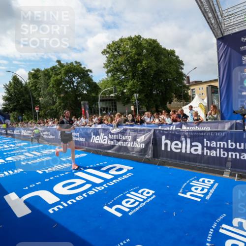 29.06.2025 - hella hamburg halbmarathon Zöllner http://msf.ph/oto/8407478 29.06.2025 10:14:35 Ziel 19227 meine-sportfotos.de