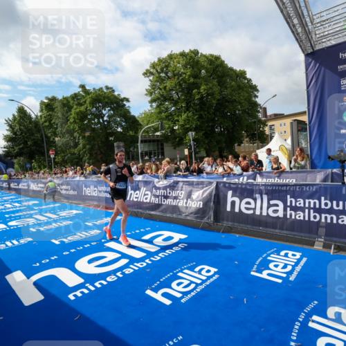 29.06.2025 - hella hamburg halbmarathon Zöllner http://msf.ph/oto/8407487 29.06.2025 10:14:35 Ziel 19227 meine-sportfotos.de