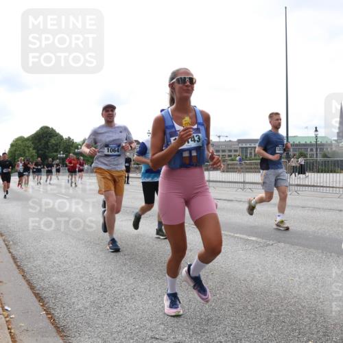 29.06.2025 - hella hamburg halbmarathon Lena Gebhardt http://msf.ph/oto/8407508 29.06.2025 10:24:37 Lombardsbrücke 1064, 43, 1338, 1005, 1009, 1064, 1352, 1395, 2108, 2132, 2249, 2280, 2477, 2944, 3053, 3099, 3113, 3132, 3285, 3421, 3579, 3786, 4111, 4162, 4221, 4444, 4464, 4684, 4719, 4993, 5126, 5138, 5829, 5830, 6261, 6478, 6524, 6526, 6570, 7528, 7920, 7975, 8167, 8187, 8297, 9063, 10907, 11651, 11816, 11817, 12070, 12210, 12303, 13111, 13113, 13380, 13573, 13638, 13711, 14143, 14898, 15124, 15975, 17535 meine-sportfotos.de