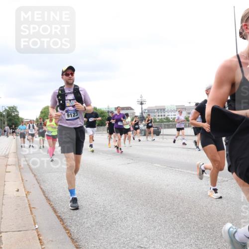 29.06.2025 - hella hamburg halbmarathon Lena Gebhardt http://msf.ph/oto/8407541 29.06.2025 10:58:53 Lombardsbrücke 9123, 1114, 17, 0752, 1326, 1365, 1380, 1514, 1646, 1751, 2057, 2449, 2621, 2649, 2929, 3231, 3373, 3416, 3565, 3868, 3966, 4042, 4043, 4225, 4294, 4312, 4577, 4648, 5016, 5159, 5211, 5400, 5655, 5732, 5988, 6010, 6167, 6301, 6330, 6341, 6554, 6588, 6599, 6633, 6638, 6702, 6927, 6969, 7095, 7096, 7443, 7870, 7933, 7957, 7967, 8489, 8544, 8545, 8547, 8592, 8631, 8701, 8752, 8932, 9221, 9225, 9563, 9889, 9960, 9982, 10498 meine-sportfotos.de