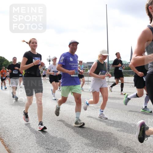 29.06.2025 - hella hamburg halbmarathon Lena Gebhardt http://msf.ph/oto/8407542 29.06.2025 10:41:27 Lombardsbrücke 5928, 25062, 689, 5688, 1655, 6293, 1314, 1317, 1509, 1536, 1542, 1623, 1731, 2153, 2229, 2258, 2805, 3344, 3532, 3533, 3623, 4412, 4415, 4541, 4610, 4638, 4787, 5086, 5225, 5549, 5688, 5689, 5928, 5942, 6088, 6250, 6450, 6474, 6793, 6894, 7022, 7023, 7661, 7821, 7829, 7968, 8004, 8162, 8163, 8293, 8385, 8586, 8751, 8769, 8848, 8878, 8992, 9588, 9962, 10181, 10269, 10348, 10407, 10483, 10644, 10835, 11011, 11166 meine-sportfotos.de
