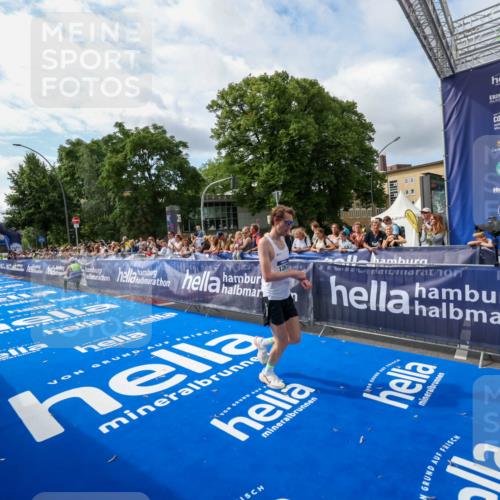 29.06.2025 - hella hamburg halbmarathon Zöllner http://msf.ph/oto/8407581 29.06.2025 10:15:38 Ziel 12673 meine-sportfotos.de