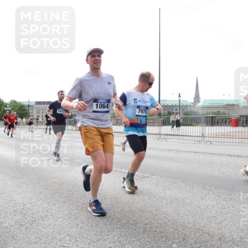 29.06.2025 - hella hamburg halbmarathon Lena Gebhardt http://msf.ph/oto/8407588 29.06.2025 10:24:37 Lombardsbrücke 2477, 1064, 7975, 12070, 1005, 1009, 1064, 1352, 1395, 2108, 2132, 2249, 2280, 2477, 2944, 3053, 3099, 3113, 3132, 3285, 3421, 3579, 3786, 4111, 4162, 4221, 4444, 4464, 4684, 4719, 4993, 5126, 5138, 5829, 5830, 6261, 6478, 6524, 6526, 6570, 7528, 7920, 7975, 8167, 8187, 8297, 9063, 10907, 11651, 11816, 11817, 12070, 12210, 12303, 13111, 13113, 13380, 13573, 13638, 13711, 14143, 14898, 15124, 15975, 17535 meine-sportfotos.de