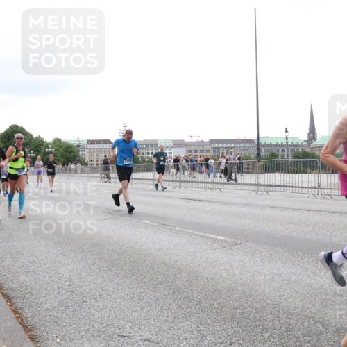 29.06.2025 - hella hamburg halbmarathon Lena Gebhardt http://msf.ph/oto/8407620 29.06.2025 10:50:36 Lombardsbrücke 11696, 17790, 152, 1259, 1828, 1930, 2047, 2200, 3184, 3203, 3229, 3647, 3680, 3701, 3710, 3805, 3838, 3897, 4168, 4642, 4695, 4771, 4961, 5119, 5131, 5997, 6178, 6680, 6830, 7133, 7161, 7505, 7677, 7721, 7722, 7755, 7938, 8200, 8299, 8833, 8834, 8986, 9096, 9168, 9605, 9933, 10029, 10060, 10286, 10437, 10617, 10744, 11426, 11577, 11696, 11716, 12079, 12392, 12393, 13127, 13128, 13846, 13887, 14102, 14144, 14534, 14591, 14940, 15017, 15230, 15416 meine-sportfotos.de