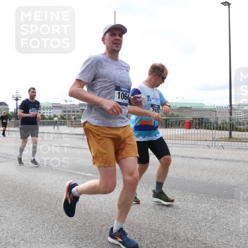 29.06.2025 - hella hamburg halbmarathon Lena Gebhardt http://msf.ph/oto/8407621 29.06.2025 10:24:38 Lombardsbrücke 2477, 1064, 7975, 1005, 1009, 1064, 1352, 1395, 2108, 2132, 2249, 2280, 2477, 2944, 3053, 3099, 3113, 3132, 3285, 3421, 3786, 4008, 4010, 4111, 4162, 4221, 4444, 4464, 4684, 4719, 5126, 5138, 5829, 5830, 6261, 6478, 6524, 6526, 6570, 7528, 7920, 7975, 8167, 8187, 8297, 9063, 10907, 11651, 11816, 11817, 12070, 12210, 12303, 13111, 13113, 13380, 13573, 13638, 13711, 14143, 14898, 15124, 15975, 17535 meine-sportfotos.de