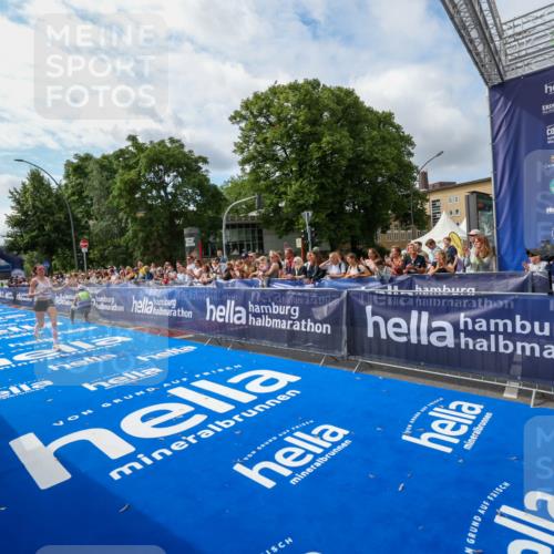 29.06.2025 - hella hamburg halbmarathon Zöllner http://msf.ph/oto/8407632 29.06.2025 10:15:50 Ziel 45 meine-sportfotos.de
