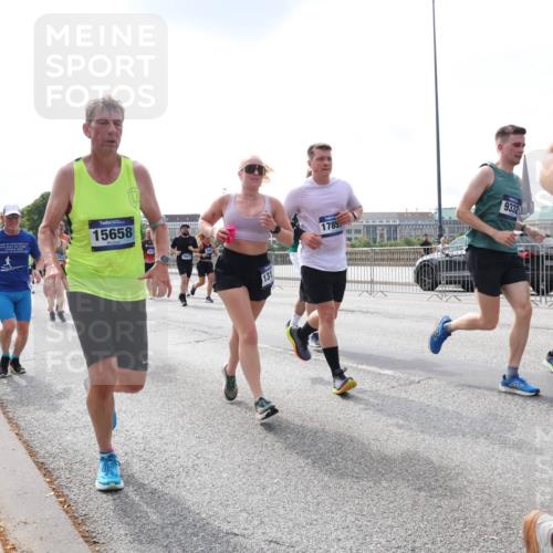29.06.2025 - hella hamburg halbmarathon Lena Gebhardt http://msf.ph/oto/8407688 29.06.2025 10:16:48 Lombardsbrücke 15658, 131, 17857, 9332, 1857, 1117, 1212, 1240, 1244, 1331, 1348, 1403, 1553, 1599, 1602, 1825, 2225, 2347, 2912, 3030, 3088, 3156, 3176, 3450, 3484, 3622, 3687, 4478, 4583, 5036, 5037, 5294, 6024, 6328, 6488, 6742, 6941, 6948, 7114, 7115, 7158, 7257, 7345, 7358, 7360, 7376, 7753, 7924, 7928, 8263, 8295, 8317, 8513, 8597, 8619, 8645, 8707, 8847, 8857, 9091, 9208, 9332, 9492, 9628, 9664, 9676, 9810, 10076, 10139, 10141, 10232, 11344, 11345 meine-sportfotos.de
