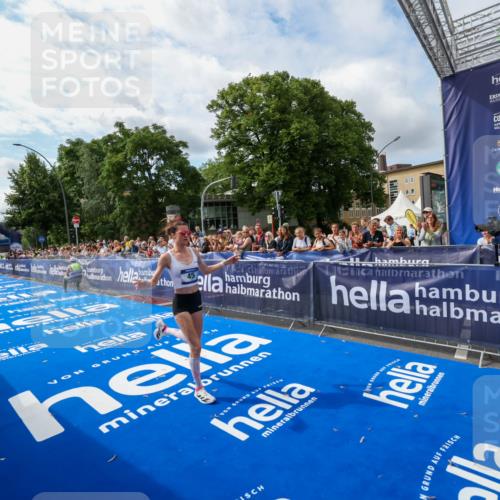 29.06.2025 - hella hamburg halbmarathon Zöllner http://msf.ph/oto/8407712 29.06.2025 10:15:52 Ziel 45 meine-sportfotos.de