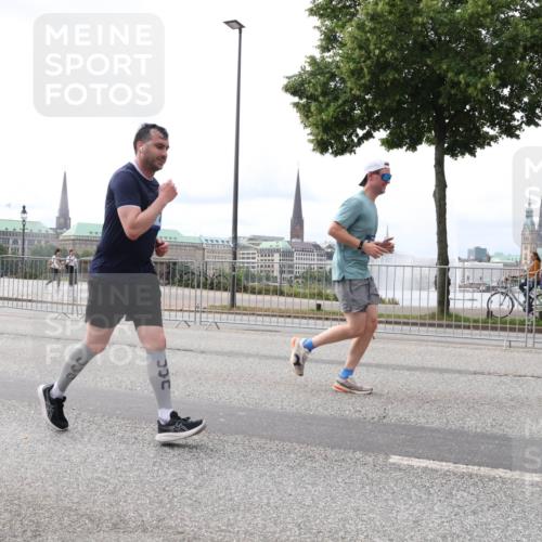 29.06.2025 - hella hamburg halbmarathon Lena Gebhardt http://msf.ph/oto/8407763 29.06.2025 10:24:39 Lombardsbrücke 1005, 1009, 1064, 1352, 1395, 2108, 2132, 2249, 2280, 2477, 2944, 3053, 3099, 3113, 3132, 3285, 3421, 3786, 4008, 4010, 4111, 4162, 4221, 4444, 4464, 4684, 4719, 5126, 5138, 5829, 5830, 6261, 6478, 6524, 6526, 6570, 7528, 7920, 7975, 8167, 8187, 8297, 9063, 10907, 11651, 11816, 11817, 12070, 12210, 12303, 13111, 13113, 13380, 13573, 13638, 13711, 14143, 14898, 15124, 15975, 17535, 18194, 18198 meine-sportfotos.de