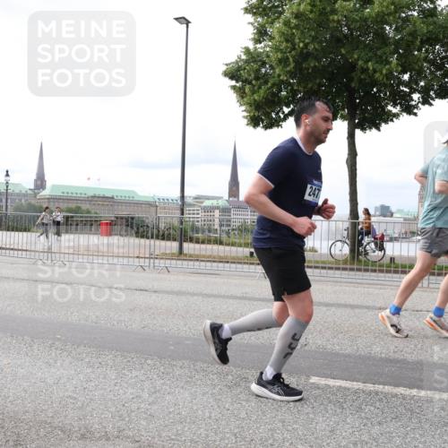 29.06.2025 - hella hamburg halbmarathon Lena Gebhardt http://msf.ph/oto/8407850 29.06.2025 10:24:40 Lombardsbrücke 247, 1005, 1009, 1064, 1352, 1395, 2108, 2132, 2249, 2280, 2477, 2944, 3053, 3099, 3113, 3132, 3285, 3421, 3786, 4008, 4010, 4111, 4162, 4221, 4444, 4464, 4684, 4719, 5126, 5138, 5829, 5830, 6261, 6478, 6524, 6526, 6570, 7528, 7975, 8167, 8297, 9063, 10907, 11651, 11816, 11817, 12070, 12210, 12303, 13111, 13113, 13380, 13573, 13638, 13711, 14143, 14898, 15124, 15942, 15975, 17535, 18194, 18198 meine-sportfotos.de