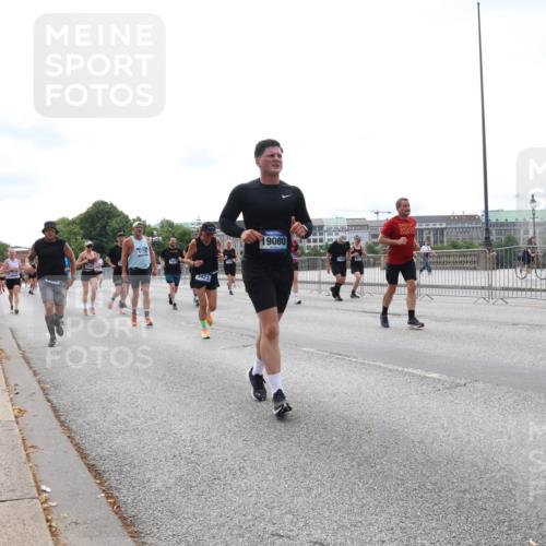 29.06.2025 - hella hamburg halbmarathon Lena Gebhardt http://msf.ph/oto/8407901 29.06.2025 10:24:42 Lombardsbrücke 5138, 3421, 19080, 1005, 1009, 1064, 1352, 1395, 2108, 2132, 2249, 2280, 2477, 2944, 3053, 3099, 3113, 3132, 3285, 3421, 3786, 4008, 4010, 4111, 4162, 4221, 4444, 4464, 4719, 5126, 5138, 5829, 5830, 6261, 6478, 6524, 6526, 6570, 7528, 7975, 8167, 8297, 9063, 10907, 11651, 11816, 11817, 12070, 12210, 12303, 13111, 13113, 13380, 13573, 13638, 13711, 14143, 14898, 15124, 15942, 15975, 17535, 17954, 18194, 18198 meine-sportfotos.de
