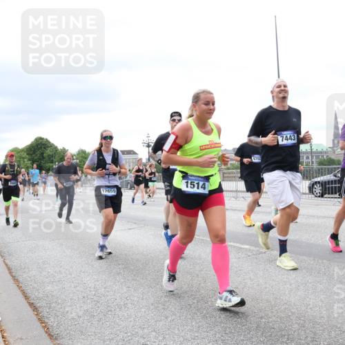 29.06.2025 - hella hamburg halbmarathon Lena Gebhardt http://msf.ph/oto/8407908 29.06.2025 10:58:56 Lombardsbrücke 3416, 17659, 1514, 6702, 7443, 1326, 1365, 1380, 1514, 1646, 1751, 1839, 2057, 2449, 2621, 2649, 2929, 3231, 3373, 3416, 3536, 3565, 3966, 4042, 4043, 4225, 4294, 4312, 4577, 4648, 5016, 5211, 5400, 5732, 6010, 6167, 6301, 6330, 6341, 6554, 6588, 6599, 6633, 6638, 6702, 6927, 6969, 7095, 7096, 7288, 7443, 7870, 7910, 7933, 7957, 7967, 8489, 8544, 8545, 8547, 8592, 8631, 8701, 8752, 8932, 9221, 9225, 9563, 9889, 9960, 9982 meine-sportfotos.de