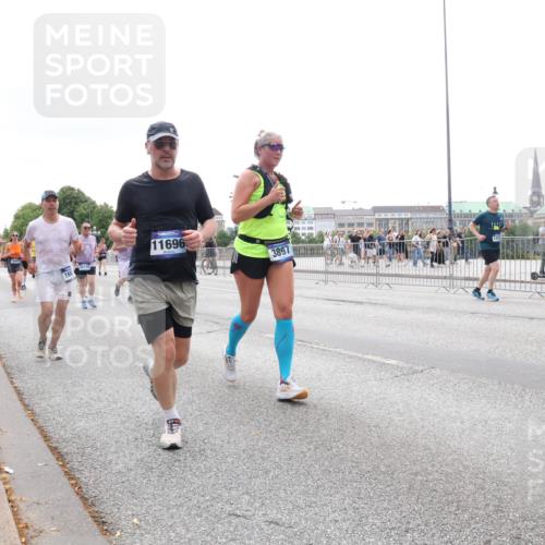 29.06.2025 - hella hamburg halbmarathon Lena Gebhardt http://msf.ph/oto/8407924 29.06.2025 10:50:38 Lombardsbrücke 166, 11696, 3897, 1129, 1259, 1828, 1930, 2047, 2200, 3184, 3203, 3229, 3647, 3680, 3710, 3805, 3838, 3897, 4168, 4642, 4695, 4771, 4848, 4961, 5119, 5131, 5997, 6178, 6680, 6830, 7133, 7141, 7161, 7505, 7677, 7755, 7938, 8200, 8299, 8779, 8833, 8834, 8986, 9096, 9168, 9933, 10029, 10060, 10286, 10437, 10614, 10636, 10744, 11426, 11577, 11696, 11716, 12079, 12392, 12393, 13846, 13887, 14102, 14144, 14534, 14591, 14940, 15017, 15230, 15416 meine-sportfotos.de