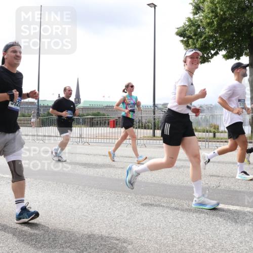 29.06.2025 - hella hamburg halbmarathon Lena Gebhardt http://msf.ph/oto/8407926 29.06.2025 10:41:29 Lombardsbrücke 1737, 5928, 14037, 1314, 1317, 1509, 1536, 1542, 1623, 1731, 2153, 2229, 2258, 2805, 3344, 3532, 3533, 3623, 4412, 4415, 4541, 4610, 4638, 4787, 5086, 5225, 5549, 5688, 5689, 5928, 5942, 6088, 6250, 6450, 6474, 6793, 6894, 7022, 7023, 7661, 7821, 7829, 7968, 8004, 8162, 8163, 8293, 8300, 8301, 8385, 8586, 8751, 8769, 8848, 8878, 8897, 8992, 9588, 9962, 10181, 10269, 10348, 10407, 10483, 10644, 10835, 11011, 11166 meine-sportfotos.de