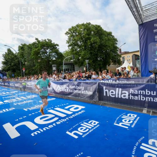 29.06.2025 - hella hamburg halbmarathon Zöllner http://msf.ph/oto/8407929 29.06.2025 10:16:37 Ziel 3944, 11864 meine-sportfotos.de