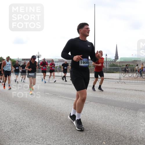 29.06.2025 - hella hamburg halbmarathon Lena Gebhardt http://msf.ph/oto/8407953 29.06.2025 10:24:42 Lombardsbrücke 1340, 5138, 5829, 3421, 19080, 1005, 1009, 1064, 1352, 1395, 2108, 2132, 2249, 2280, 2477, 2944, 3053, 3099, 3113, 3132, 3285, 3421, 3786, 4008, 4010, 4111, 4162, 4221, 4444, 4464, 4719, 5126, 5138, 5829, 5830, 6261, 6478, 6524, 6526, 6570, 7528, 7975, 8167, 8297, 9063, 10907, 11651, 11816, 11817, 12070, 12210, 12303, 13111, 13113, 13380, 13573, 13638, 13711, 14143, 14898, 15124, 15942, 15975, 17535, 17954, 18194, 18198 meine-sportfotos.de