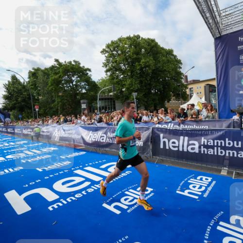 29.06.2025 - hella hamburg halbmarathon Zöllner http://msf.ph/oto/8407955 29.06.2025 10:16:38 Ziel 3944, 11864 meine-sportfotos.de