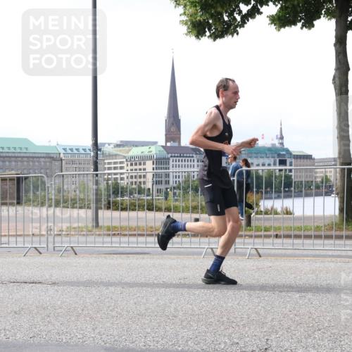 29.06.2025 - hella hamburg halbmarathon Lena Gebhardt http://msf.ph/oto/8407974 29.06.2025 09:37:03 Lombardsbrücke 31, 19227 meine-sportfotos.de