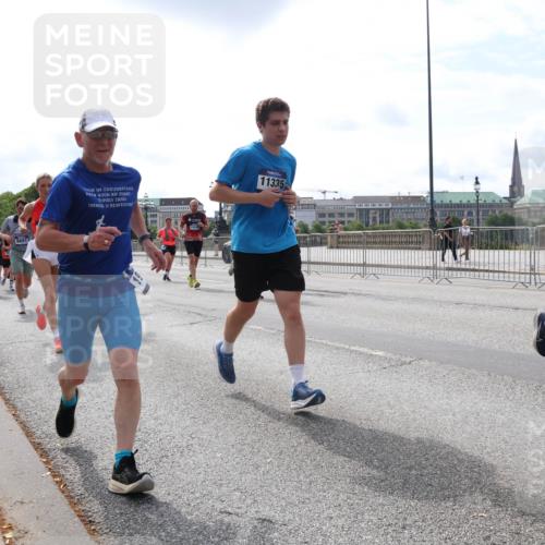 29.06.2025 - hella hamburg halbmarathon Lena Gebhardt http://msf.ph/oto/8407982 29.06.2025 10:16:49 Lombardsbrücke 1117, 9891, 11335, 1117, 1137, 1212, 1240, 1244, 1331, 1348, 1403, 1553, 1599, 1602, 1825, 2225, 2347, 2912, 3030, 3088, 3156, 3176, 3450, 3484, 3622, 3687, 4478, 4583, 5036, 5037, 6024, 6328, 6488, 6742, 6941, 6948, 7114, 7115, 7158, 7257, 7345, 7358, 7360, 7376, 7753, 7924, 7928, 8263, 8295, 8317, 8513, 8597, 8619, 8645, 8707, 8847, 8857, 9091, 9208, 9332, 9492, 9628, 9664, 9676, 9810, 10076, 10139, 10141, 10232 meine-sportfotos.de