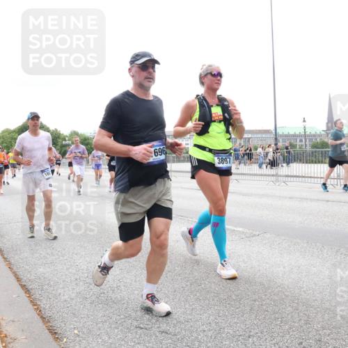 29.06.2025 - hella hamburg halbmarathon Lena Gebhardt http://msf.ph/oto/8407990 29.06.2025 10:50:39 Lombardsbrücke 696, 3897, 1129, 1208, 1259, 1828, 1930, 2047, 2200, 2358, 3184, 3203, 3229, 3647, 3680, 3710, 3805, 3838, 3897, 4168, 4642, 4695, 4771, 4848, 4961, 5119, 5131, 5997, 6178, 6680, 6830, 7133, 7141, 7161, 7505, 7677, 7755, 7938, 8200, 8299, 8779, 8833, 8834, 8986, 9096, 9168, 9933, 10029, 10286, 10437, 10552, 10614, 10636, 10744, 11426, 11577, 11696, 11716, 12079, 12392, 12393, 13846, 13887, 14102, 14144, 14534, 14591, 14940, 15017, 15230, 15416 meine-sportfotos.de