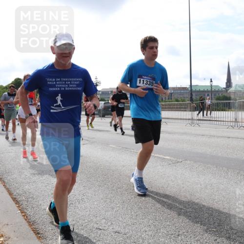 29.06.2025 - hella hamburg halbmarathon Lena Gebhardt http://msf.ph/oto/8408014 29.06.2025 10:16:49 Lombardsbrücke 1117, 11335, 1117, 1137, 1212, 1240, 1244, 1331, 1348, 1403, 1553, 1599, 1602, 1825, 2225, 2347, 2912, 3030, 3088, 3156, 3176, 3450, 3484, 3622, 3687, 4478, 4583, 5036, 5037, 6024, 6328, 6488, 6742, 6941, 6948, 7114, 7115, 7158, 7257, 7345, 7358, 7360, 7376, 7753, 7924, 7928, 8263, 8295, 8317, 8513, 8597, 8619, 8645, 8707, 8847, 8857, 9091, 9208, 9332, 9492, 9628, 9664, 9676, 9810, 10076, 10139, 10141, 10232 meine-sportfotos.de