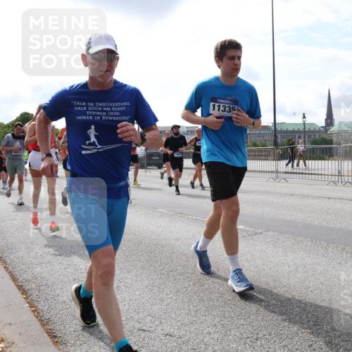 29.06.2025 - hella hamburg halbmarathon Lena Gebhardt http://msf.ph/oto/8408040 29.06.2025 10:16:49 Lombardsbrücke 9891, 11335, 1117, 1137, 1212, 1240, 1244, 1331, 1348, 1403, 1553, 1599, 1602, 1825, 2225, 2347, 2912, 3030, 3088, 3156, 3176, 3450, 3484, 3622, 3687, 4478, 4583, 5036, 5037, 6024, 6328, 6488, 6742, 6941, 6948, 7114, 7115, 7158, 7257, 7345, 7358, 7360, 7376, 7753, 7924, 7928, 8263, 8295, 8317, 8513, 8597, 8619, 8645, 8707, 8847, 8857, 9091, 9208, 9332, 9492, 9628, 9664, 9676, 9810, 10076, 10139, 10141, 10232 meine-sportfotos.de