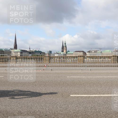 29.06.2025 - hella hamburg halbmarathon Lena Gebhardt http://msf.ph/oto/8408063 29.06.2025 08:55:04 Lombardsbrücke  meine-sportfotos.de
