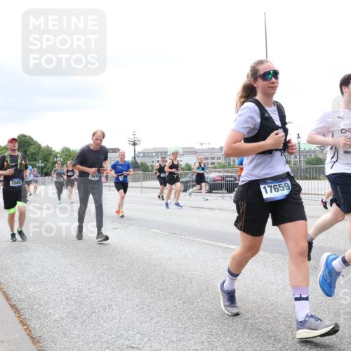 29.06.2025 - hella hamburg halbmarathon Lena Gebhardt http://msf.ph/oto/8408078 29.06.2025 10:58:58 Lombardsbrücke 6701, 3565, 3416, 17659, 274, 1326, 1365, 1380, 1514, 1646, 1751, 1839, 2057, 2449, 2621, 2649, 2861, 2929, 3035, 3231, 3373, 3416, 3536, 3565, 3966, 4042, 4043, 4225, 4294, 4312, 4577, 4648, 5016, 5211, 5400, 5646, 5732, 6010, 6167, 6301, 6330, 6341, 6554, 6588, 6599, 6633, 6638, 6702, 6927, 6969, 7095, 7096, 7288, 7443, 7870, 7910, 7933, 7957, 7967, 8489, 8544, 8545, 8547, 8592, 8631, 8701, 8748, 8750, 8752, 8932, 9179, 9221, 9225, 9563, 9889, 9960, 9982 meine-sportfotos.de