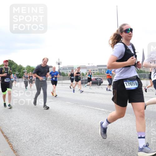 29.06.2025 - hella hamburg halbmarathon Lena Gebhardt http://msf.ph/oto/8408097 29.06.2025 10:58:58 Lombardsbrücke 701, 3565, 17659, 634, 17, 1326, 1365, 1380, 1514, 1646, 1751, 1839, 2057, 2449, 2621, 2649, 2861, 2929, 3035, 3231, 3373, 3416, 3536, 3565, 3966, 4042, 4043, 4225, 4294, 4312, 4577, 4648, 5016, 5211, 5400, 5646, 5732, 6010, 6167, 6301, 6330, 6341, 6554, 6588, 6599, 6633, 6638, 6702, 6927, 6969, 7095, 7096, 7288, 7443, 7870, 7910, 7933, 7957, 7967, 8489, 8544, 8545, 8547, 8592, 8631, 8701, 8748, 8750, 8752, 8932, 9179, 9221, 9225, 9563, 9889, 9960, 9982 meine-sportfotos.de