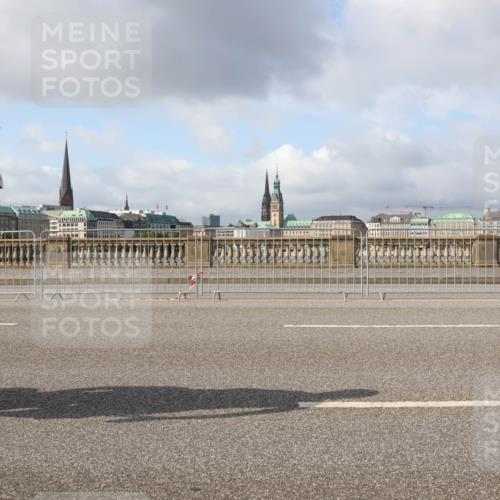 29.06.2025 - hella hamburg halbmarathon Lena Gebhardt http://msf.ph/oto/8408119 29.06.2025 08:55:05 Lombardsbrücke  meine-sportfotos.de