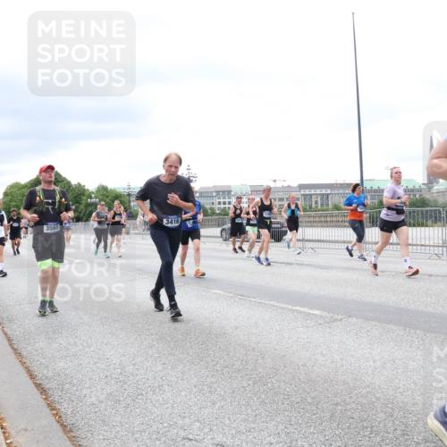 29.06.2025 - hella hamburg halbmarathon Lena Gebhardt http://msf.ph/oto/8408124 29.06.2025 10:58:58 Lombardsbrücke 8701, 3565, 3416, 1765, 1326, 1365, 1380, 1514, 1646, 1751, 1839, 2057, 2449, 2621, 2649, 2861, 2929, 3035, 3231, 3373, 3416, 3536, 3565, 3966, 4042, 4043, 4225, 4294, 4312, 4577, 4648, 5016, 5211, 5400, 5646, 5732, 6010, 6167, 6301, 6330, 6341, 6554, 6588, 6599, 6633, 6638, 6702, 6927, 6969, 7095, 7096, 7288, 7443, 7870, 7910, 7933, 7957, 7967, 8489, 8544, 8545, 8547, 8592, 8631, 8701, 8748, 8750, 8752, 8932, 9179, 9221, 9225, 9563, 9889, 9960, 9982 meine-sportfotos.de