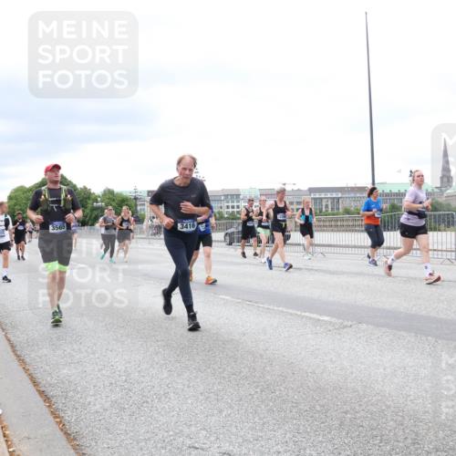 29.06.2025 - hella hamburg halbmarathon Lena Gebhardt http://msf.ph/oto/8408150 29.06.2025 10:58:58 Lombardsbrücke 3416, 1326, 1365, 1380, 1514, 1646, 1751, 1839, 2057, 2449, 2621, 2649, 2861, 2929, 3035, 3231, 3373, 3416, 3536, 3565, 3966, 4042, 4043, 4225, 4294, 4312, 4577, 4648, 5016, 5211, 5400, 5646, 5732, 6010, 6167, 6301, 6330, 6341, 6554, 6588, 6599, 6633, 6638, 6702, 6927, 6969, 7095, 7096, 7288, 7443, 7870, 7910, 7933, 7957, 7967, 8489, 8544, 8545, 8547, 8592, 8631, 8701, 8748, 8750, 8752, 8932, 9179, 9221, 9225, 9563, 9889, 9960, 9982 meine-sportfotos.de