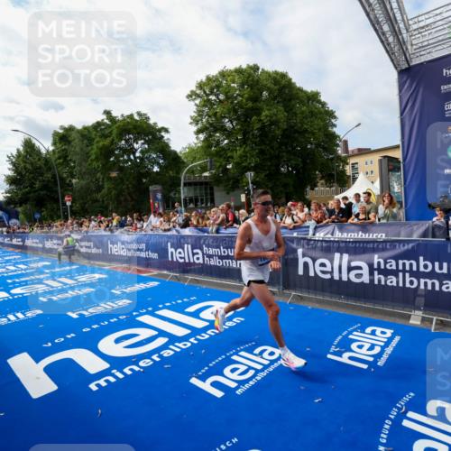 29.06.2025 - hella hamburg halbmarathon Zöllner http://msf.ph/oto/8408158 29.06.2025 10:17:05 Ziel 4116, 16529 meine-sportfotos.de