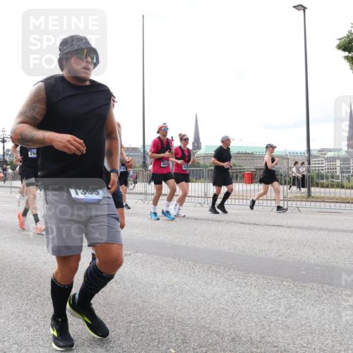 29.06.2025 - hella hamburg halbmarathon Lena Gebhardt http://msf.ph/oto/8408170 29.06.2025 10:24:45 Lombardsbrücke 18105, 14481, 294, 1355, 2108, 652, 1064, 1352, 1395, 1740, 2108, 2132, 2249, 2280, 2477, 2944, 3053, 3099, 3113, 3132, 3421, 3786, 4008, 4010, 4111, 4162, 4221, 4444, 4464, 4719, 5126, 5138, 5829, 5830, 6261, 6478, 6524, 6526, 6570, 7528, 7975, 8167, 8297, 9063, 9573, 10907, 11400, 11651, 11816, 11817, 12070, 12210, 12303, 13111, 13113, 13380, 13573, 13638, 13711, 14143, 14898, 15124, 15942, 15975, 17185, 17535, 17954, 18194, 18198 meine-sportfotos.de