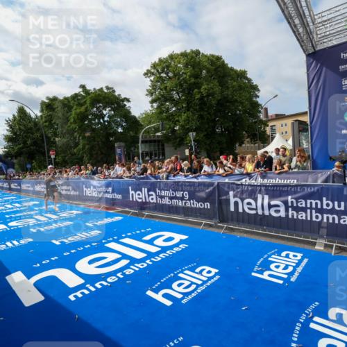 29.06.2025 - hella hamburg halbmarathon Zöllner http://msf.ph/oto/8408176 29.06.2025 10:17:12 Ziel 4116 meine-sportfotos.de