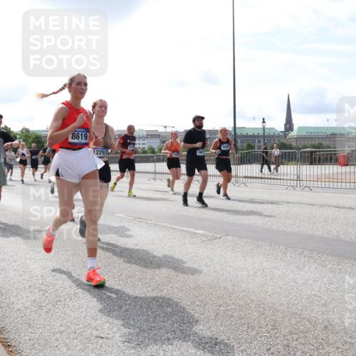 29.06.2025 - hella hamburg halbmarathon Lena Gebhardt http://msf.ph/oto/8408179 29.06.2025 10:16:50 Lombardsbrücke 111, 9891, 8619, 12297, 1117, 1137, 1212, 1240, 1244, 1298, 1331, 1348, 1403, 1553, 1599, 1602, 1825, 2225, 2347, 2912, 3030, 3088, 3156, 3176, 3210, 3450, 3484, 3622, 3687, 4478, 5036, 5037, 6024, 6328, 6488, 6742, 6941, 6948, 7114, 7115, 7158, 7257, 7345, 7358, 7360, 7376, 7753, 7924, 7928, 8263, 8295, 8317, 8513, 8597, 8619, 8645, 8707, 8847, 8857, 8983, 9091, 9208, 9332, 9492, 9628, 9664, 9676, 9810, 10076, 10139, 10141, 10232 meine-sportfotos.de