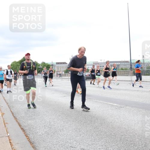 29.06.2025 - hella hamburg halbmarathon Lena Gebhardt http://msf.ph/oto/8408182 29.06.2025 10:58:58 Lombardsbrücke 8701, 9225, 3565, 3410, 2929, 1326, 1365, 1380, 1514, 1646, 1751, 1839, 2057, 2449, 2621, 2649, 2861, 2929, 3035, 3231, 3373, 3416, 3536, 3565, 3966, 4042, 4043, 4225, 4294, 4312, 4577, 4648, 5016, 5211, 5400, 5646, 5732, 6010, 6167, 6301, 6330, 6341, 6554, 6588, 6599, 6633, 6638, 6702, 6927, 6969, 7095, 7096, 7288, 7443, 7870, 7910, 7933, 7957, 7967, 8489, 8544, 8545, 8547, 8592, 8631, 8701, 8748, 8750, 8752, 8932, 9179, 9221, 9225, 9563, 9889, 9960, 9982 meine-sportfotos.de