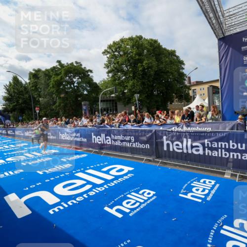 29.06.2025 - hella hamburg halbmarathon Zöllner http://msf.ph/oto/8408186 29.06.2025 10:17:12 Ziel 4116 meine-sportfotos.de