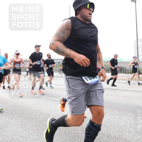 29.06.2025 - hella hamburg halbmarathon Lena Gebhardt http://msf.ph/oto/8408200 29.06.2025 10:24:45 Lombardsbrücke 18109, 14481, 2944, 5829, 13, 1064, 1352, 1395, 1740, 2108, 2132, 2249, 2280, 2477, 2944, 3053, 3099, 3113, 3132, 3421, 3786, 4008, 4010, 4111, 4162, 4221, 4444, 4464, 4719, 5126, 5138, 5829, 5830, 6261, 6478, 6524, 6526, 6570, 7528, 7975, 8167, 8297, 9063, 9573, 10907, 11400, 11651, 11816, 11817, 12070, 12210, 12303, 13111, 13113, 13380, 13573, 13638, 13711, 14143, 14898, 15124, 15942, 15975, 17185, 17535, 17954, 18194, 18198 meine-sportfotos.de